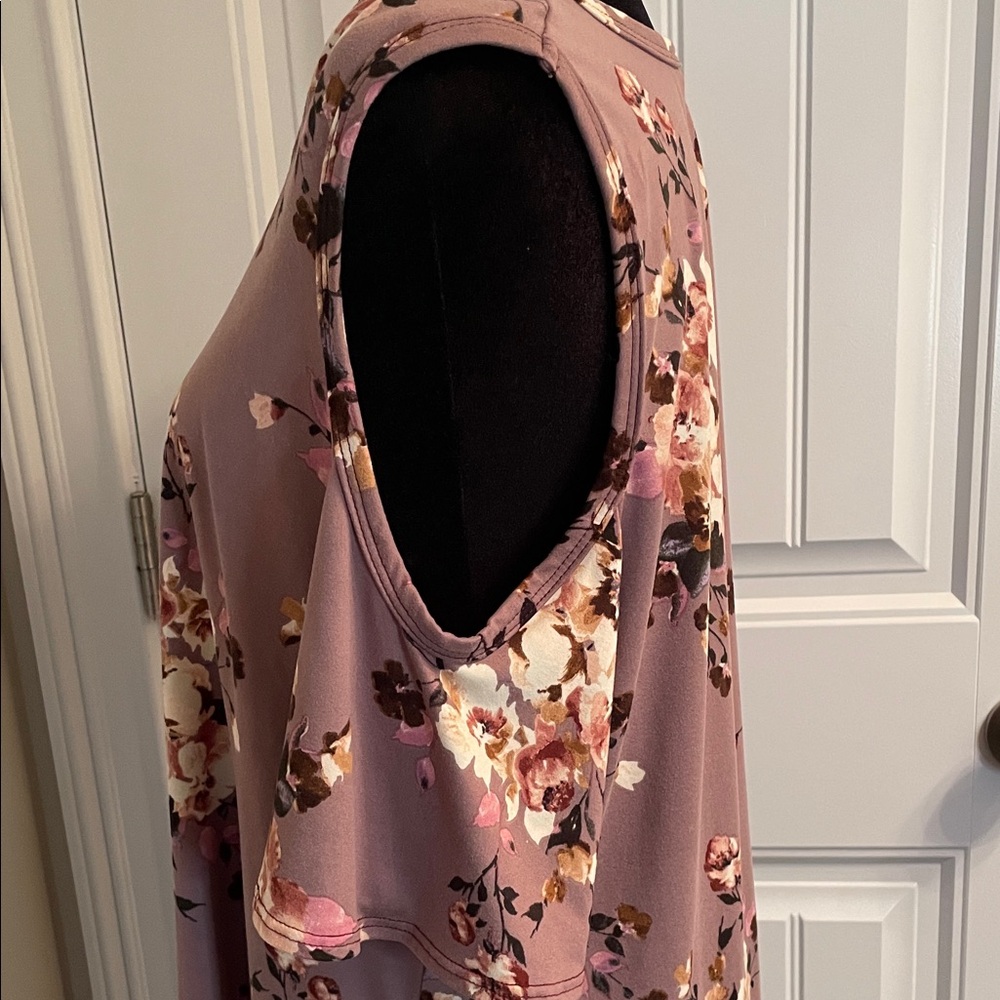 Chic Floral Tunic Top - Mauve and Cream - Picture 4 of 8